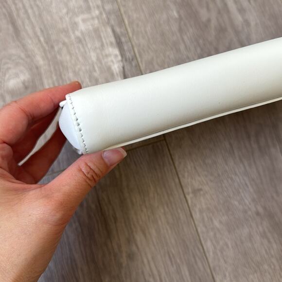 Roger Vivier Pouchette White Gold Clutch with Chain - Picture 7 of 11